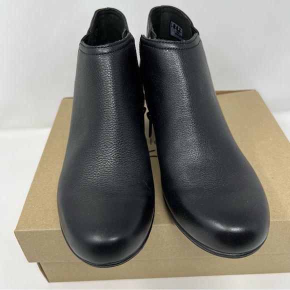 Clarks black ankle bootie - Valarie2hollis - Picture 2 of 7